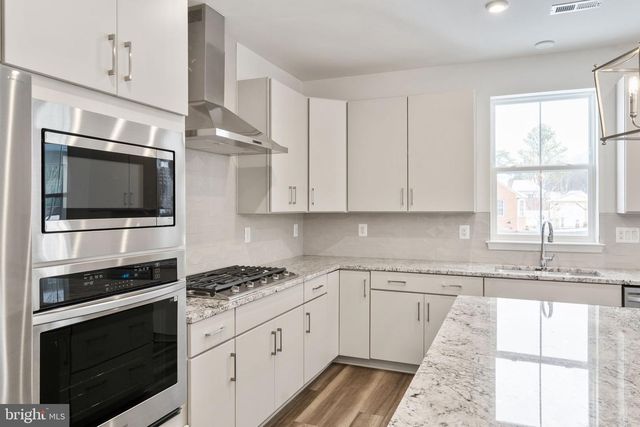 11572 CHAPMAN MILL DR, Glen Allen, VA 23060