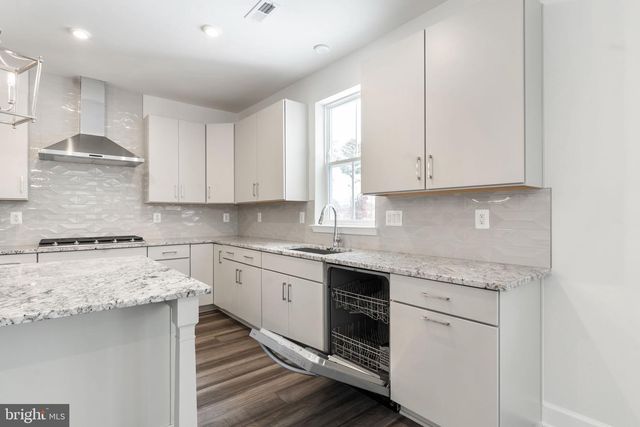 11572 CHAPMAN MILL DR, Glen Allen, VA 23060