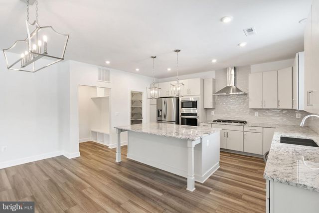 11572 CHAPMAN MILL DR, Glen Allen, VA 23060