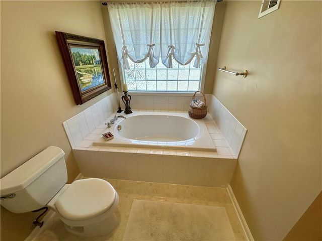 7608 NW 76th Place, Kansas City, MO 64152