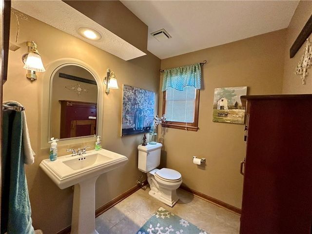 7608 NW 76th Place, Kansas City, MO 64152