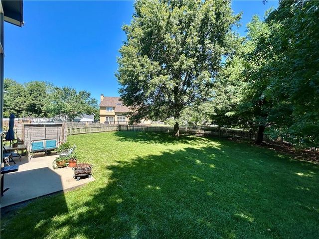 7608 NW 76th Place, Kansas City, MO 64152