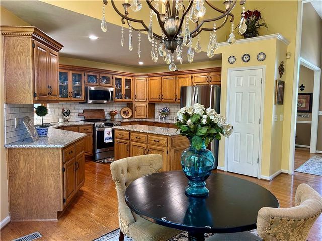 7608 NW 76th Place, Kansas City, MO 64152