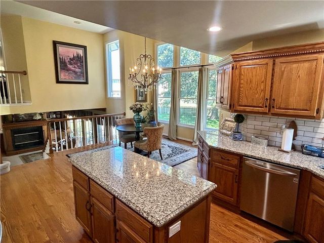 7608 NW 76th Place, Kansas City, MO 64152