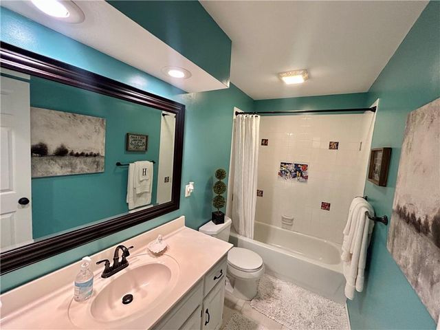 7608 NW 76th Place, Kansas City, MO 64152