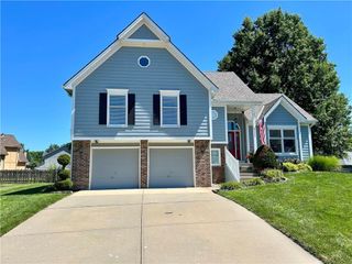 7608 NW 76th Place, Kansas City, MO 64152