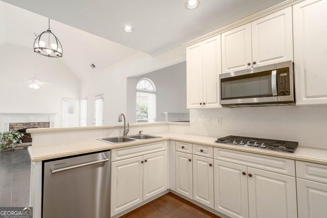 1233 Parkview Lane NW, Kennesaw, GA 30152