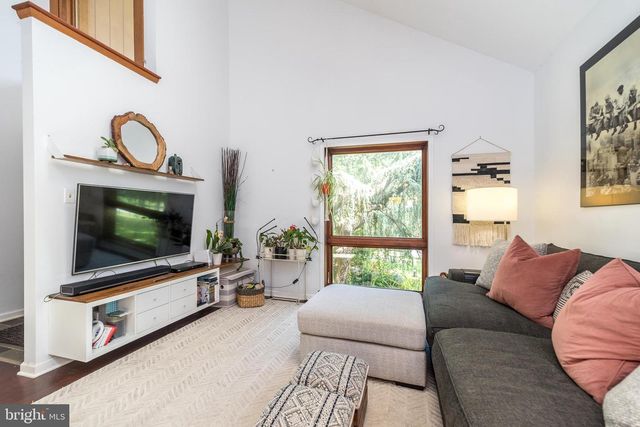 329 BIDDLE DR, Exton, PA 19341