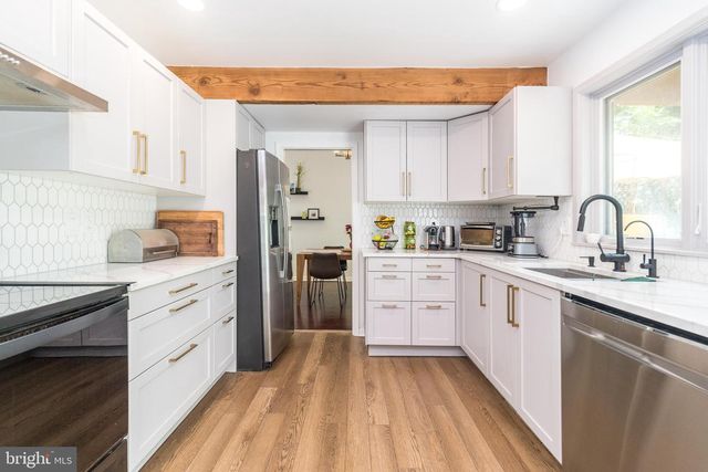 329 BIDDLE DR, Exton, PA 19341