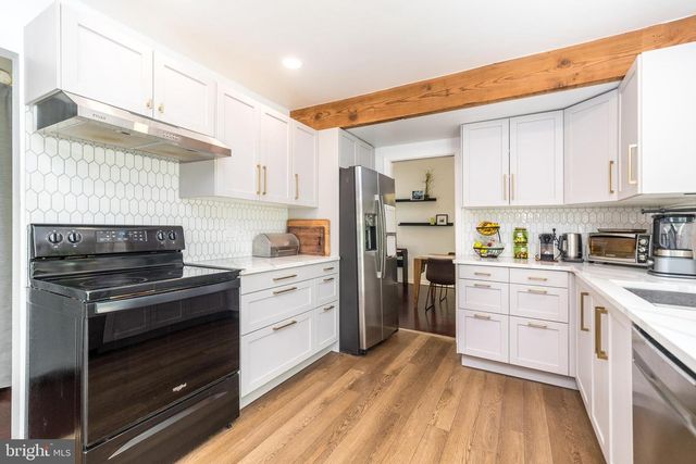 329 BIDDLE DR, Exton, PA 19341