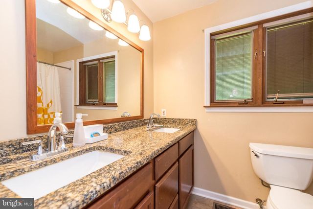 329 BIDDLE DR, Exton, PA 19341