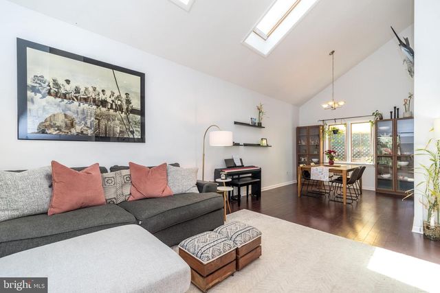 329 BIDDLE DR, Exton, PA 19341
