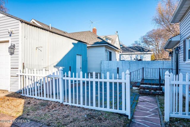 101 Crescent Street, Keansburg, NJ 07734