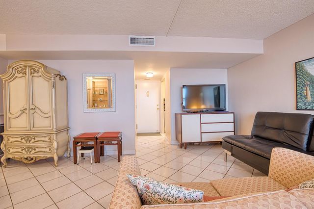 111 BRINY Avenue 16-08, Pompano Beach, FL 33062