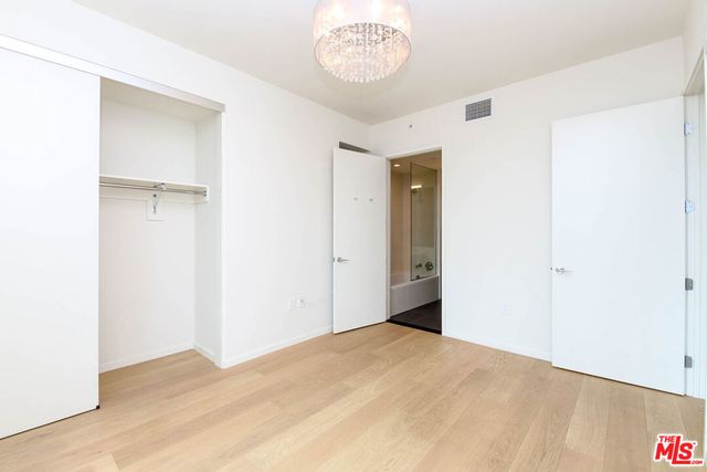 889 S Francisco Street 2401, Los Angeles, CA 90017