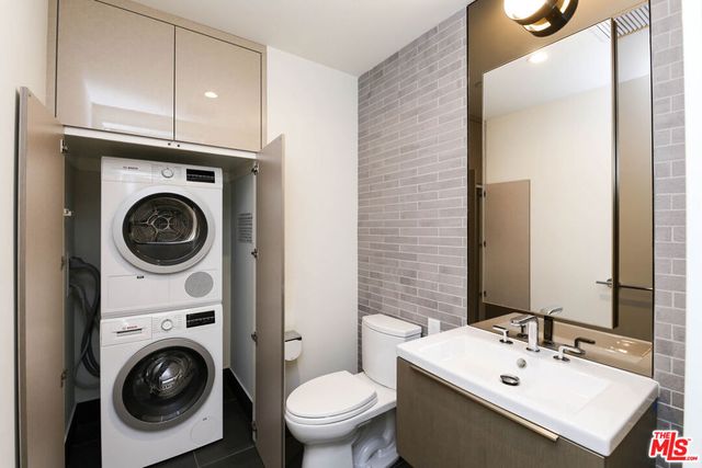 889 S Francisco Street 2401, Los Angeles, CA 90017