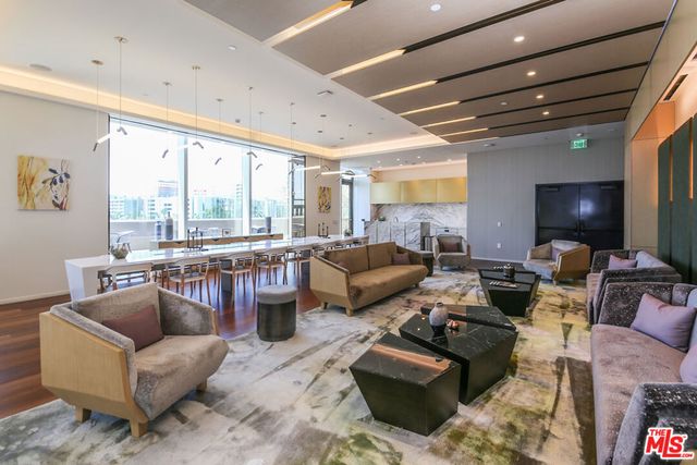 889 S Francisco Street 2401, Los Angeles, CA 90017