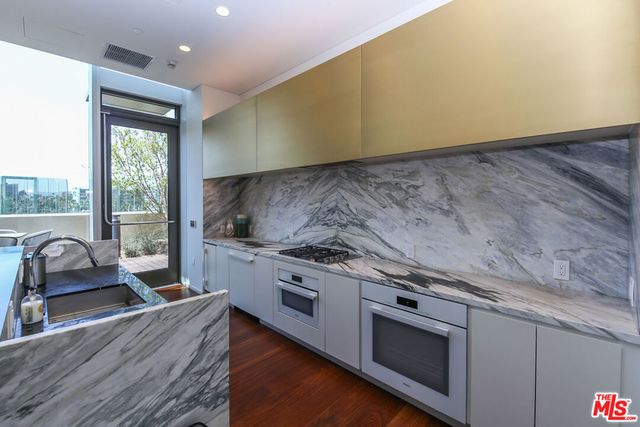 889 S Francisco Street 2401, Los Angeles, CA 90017