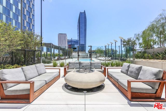 889 S Francisco Street 2401, Los Angeles, CA 90017