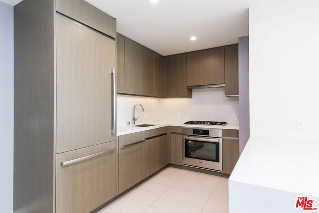 889 S Francisco Street 2401, Los Angeles, CA 90017