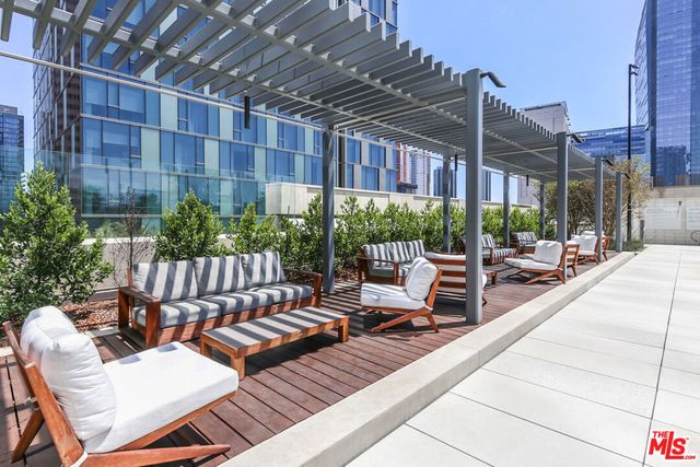 889 S Francisco Street 2401, Los Angeles, CA 90017