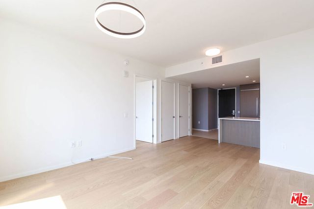 889 S Francisco Street 2401, Los Angeles, CA 90017