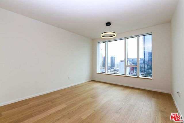 889 S Francisco Street 2401, Los Angeles, CA 90017