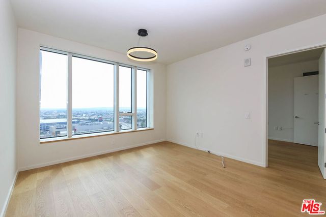 889 S Francisco Street 2401, Los Angeles, CA 90017