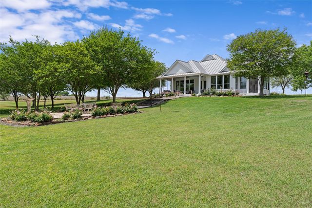 5025 Wickel Road, Burton, TX 77835