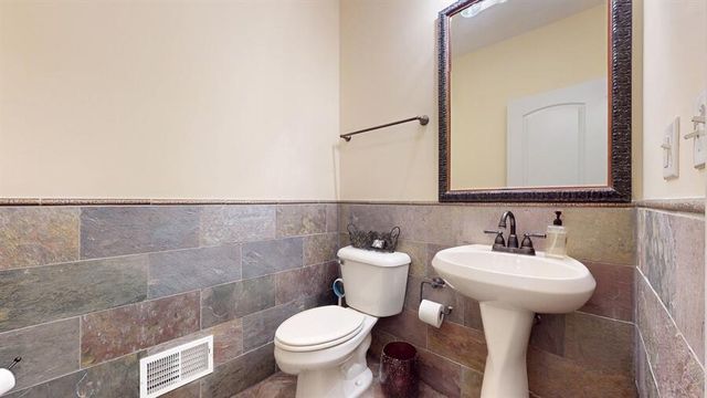 5026 Weatherford Dr, Coloma, MI 49038