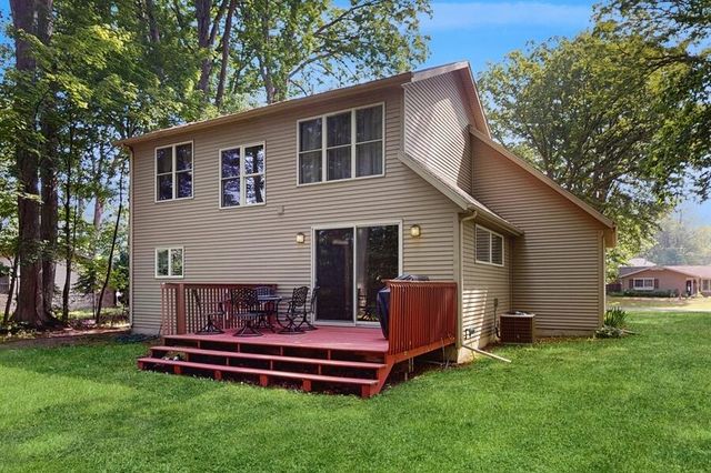 5026 Weatherford Dr, Coloma, MI 49038