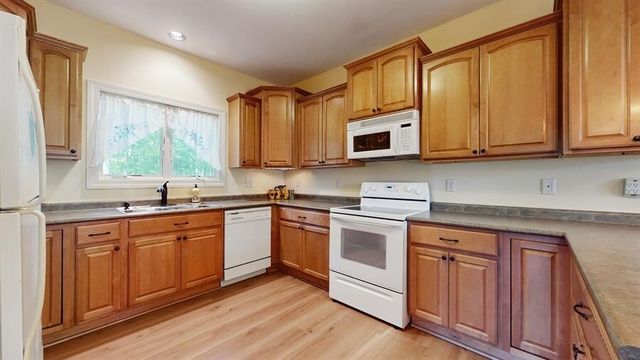 5026 Weatherford Dr, Coloma, MI 49038