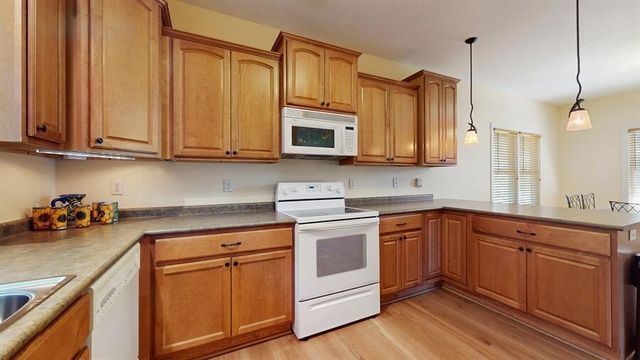 5026 Weatherford Dr, Coloma, MI 49038