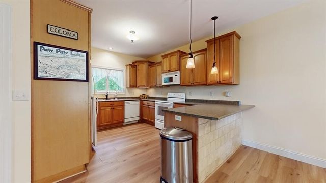 5026 Weatherford Dr, Coloma, MI 49038