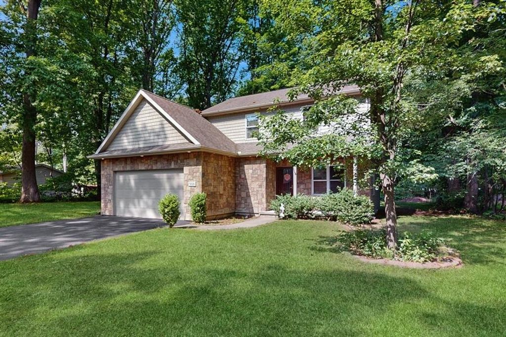 5026 Weatherford Dr, Coloma, MI 49038