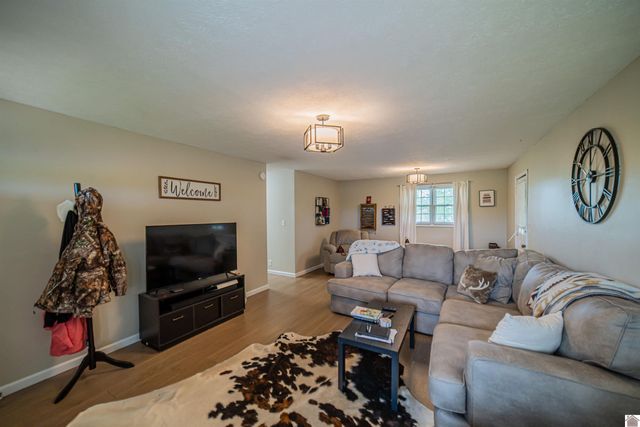 362 Warnick Rd, Calvert City, KY 42029