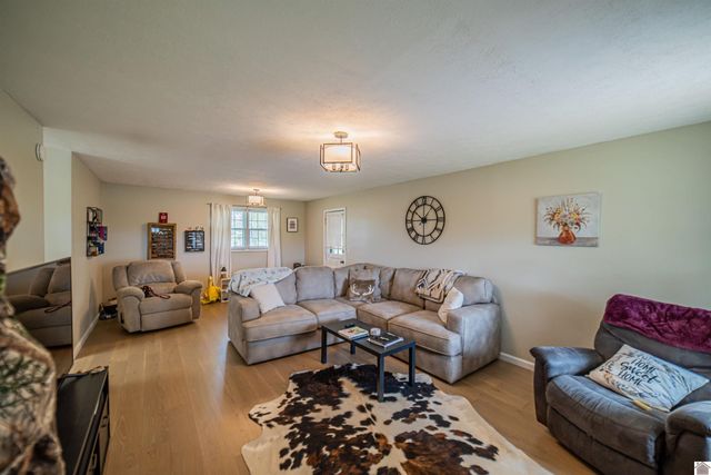 362 Warnick Rd, Calvert City, KY 42029