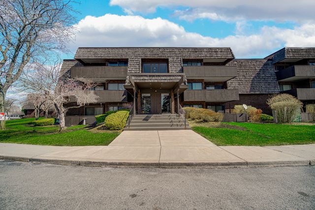 511 Timber Ridge Drive 202, Carol Stream, IL 60188