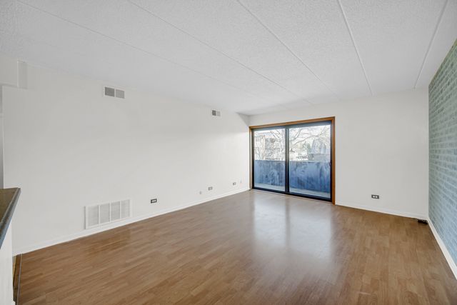 511 Timber Ridge Drive 202, Carol Stream, IL 60188