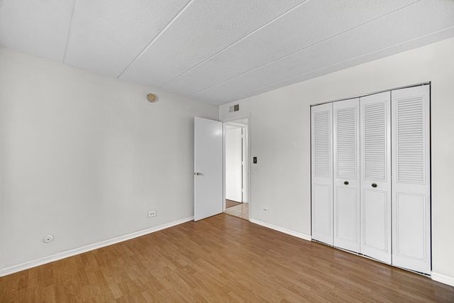 511 Timber Ridge Drive 202, Carol Stream, IL 60188