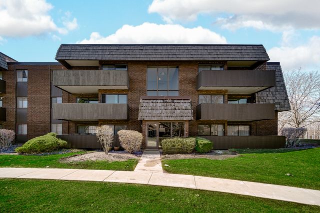 511 Timber Ridge Drive 202, Carol Stream, IL 60188