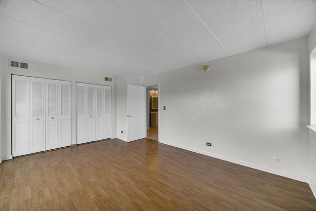 511 Timber Ridge Drive 202, Carol Stream, IL 60188