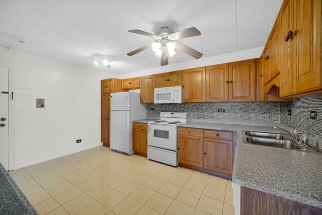 511 Timber Ridge Drive 202, Carol Stream, IL 60188