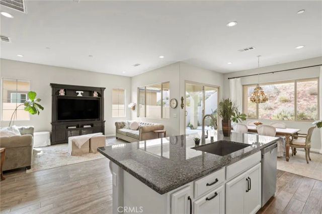 11976 Discovery Ct, Corona, CA 92883