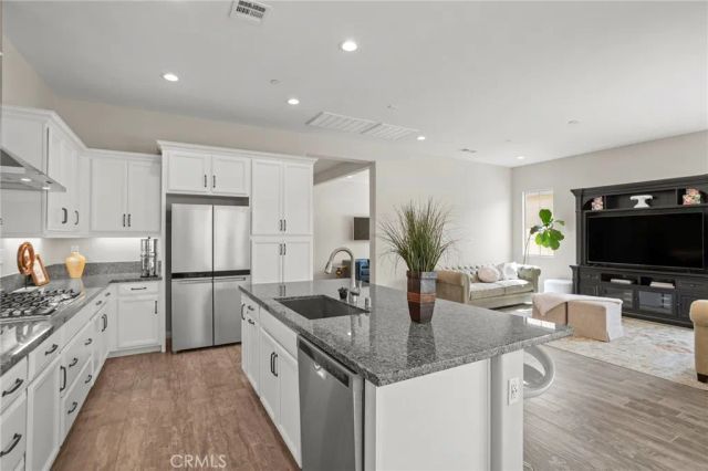 11976 Discovery Ct, Corona, CA 92883