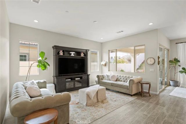 11976 Discovery Ct, Corona, CA 92883