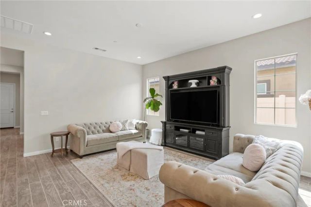 11976 Discovery Ct, Corona, CA 92883