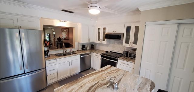 6110 COUNTRY CLUB WAY 201, Sarasota, FL 34243
