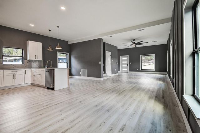 5200 7TH AVENUE N, St Petersburg, FL 33710