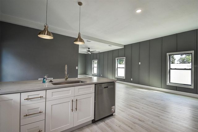 5200 7TH AVENUE N, St Petersburg, FL 33710